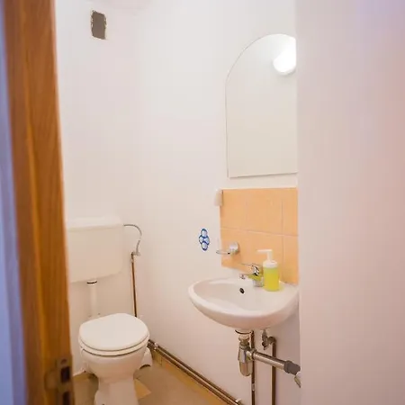 דירה Rustic & Spacious 3br