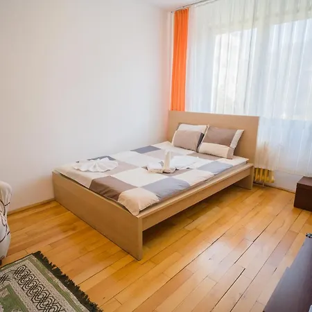 Rustic & Spacious 3br * Bucharest