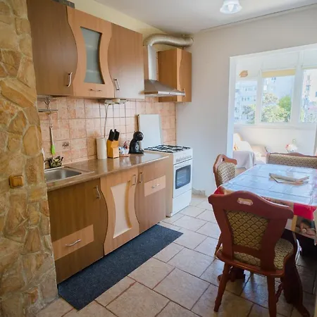 Rustic & Spacious 3br Bucharest