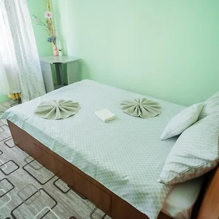 Rustic & Spacious 3br Bucharest