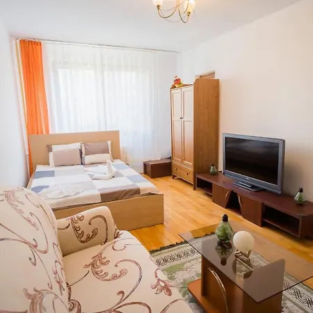 Rustic & Spacious 3br Apartment