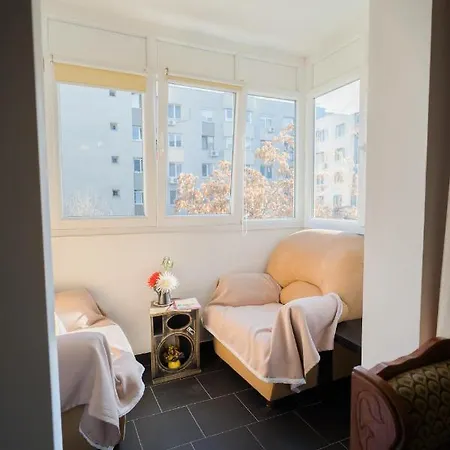 Apartment Rustic & Spacious 3br Bucharest